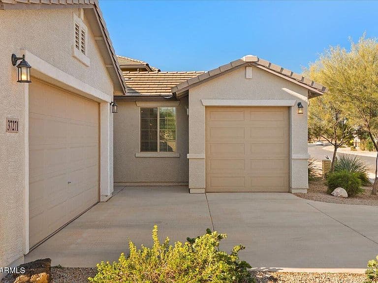 37271 W MONDRAGONE Lane photo 2