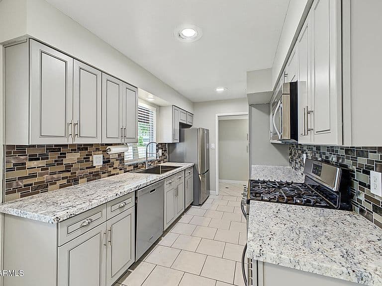 8227 E OSBORN Road photo 3