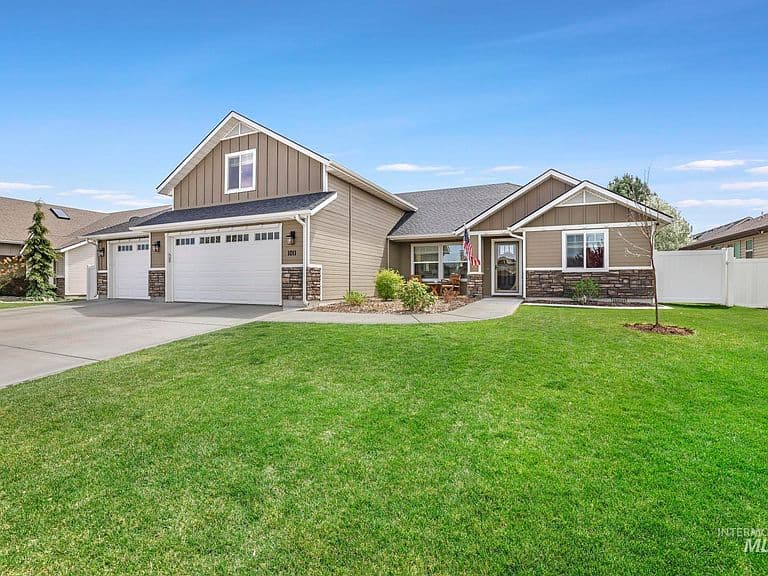 1011 Bell Ln photo 1