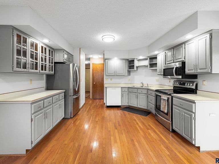 2200 S Crown Hill Dr photo 5