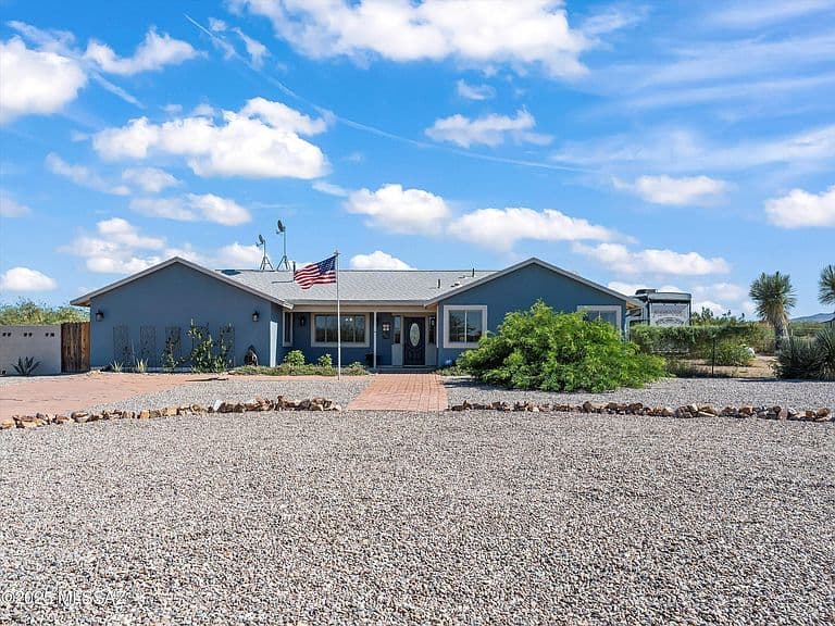 2660 E Darlene Ln photo 1