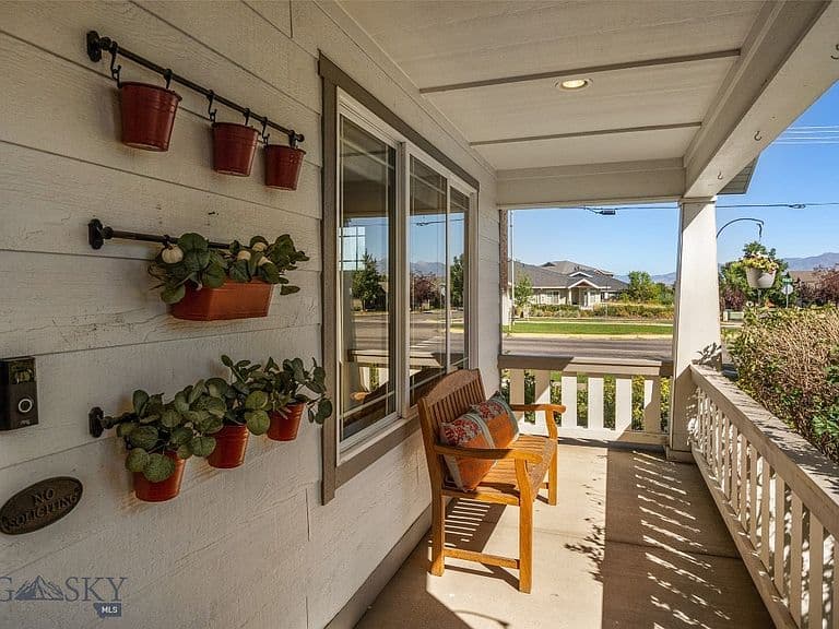 1235 Hunters Way photo 5