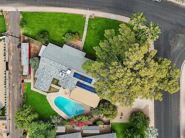 1401 W FRIER Drive photo 2