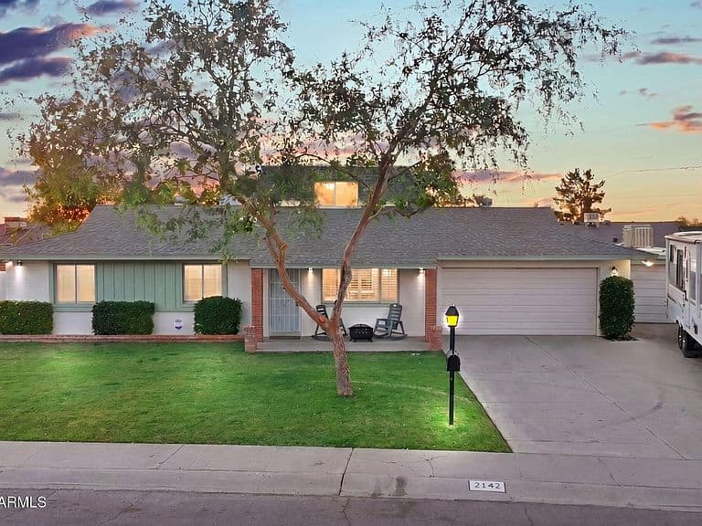 2142 W Meadow Drive photo 1