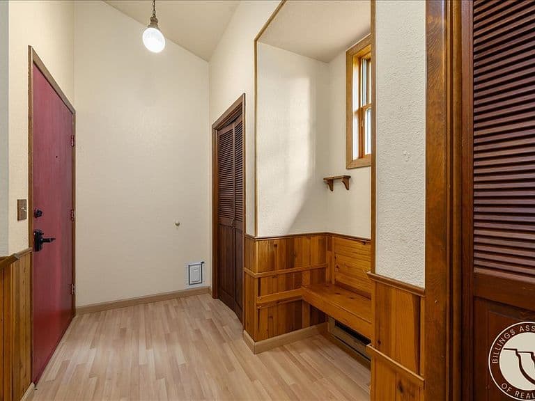 934 Marie Dr photo 2