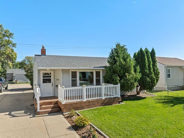 1011 5th St SW photo 2