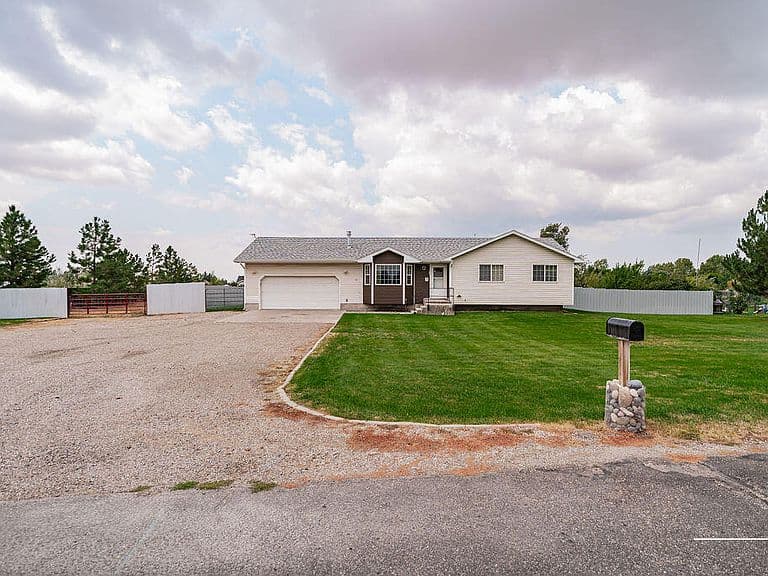 191 N 3990 E photo 3