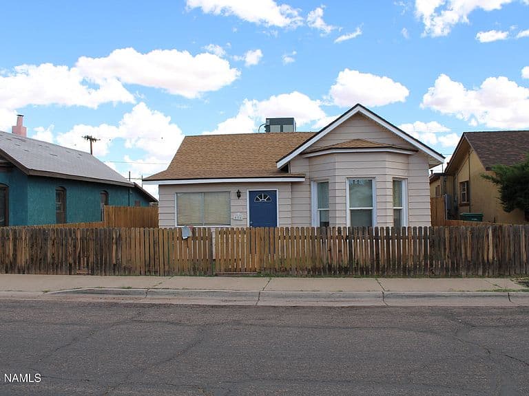 404 N Kinsley Ave photo 2