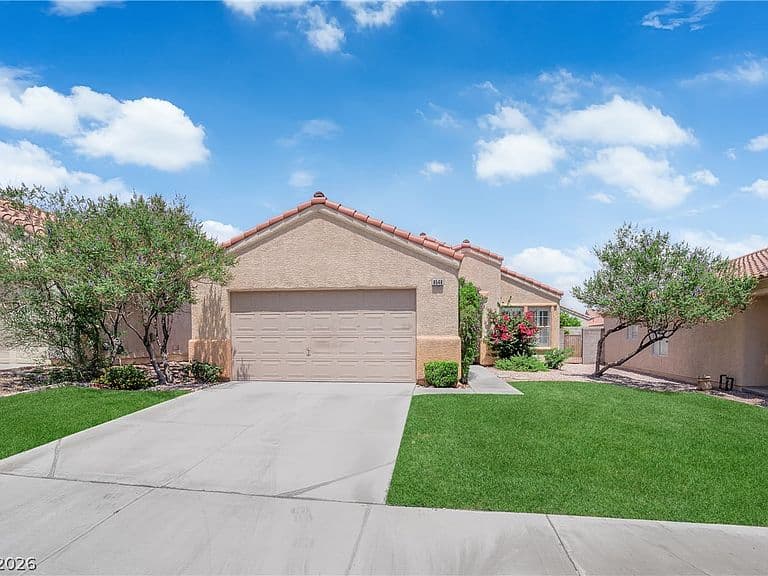 8548 Shady Pines Dr photo 1