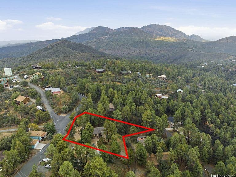 1067 N Skyline Dr photo 3