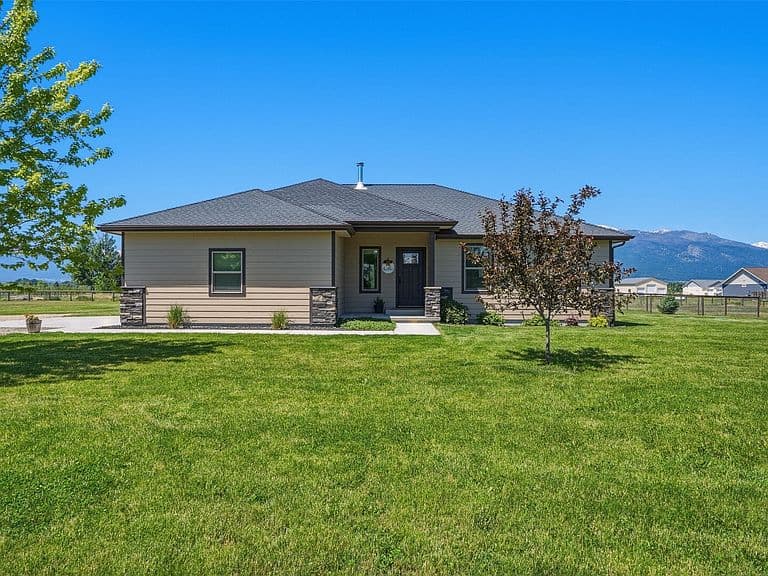 3190 Delaford Loop photo 3
