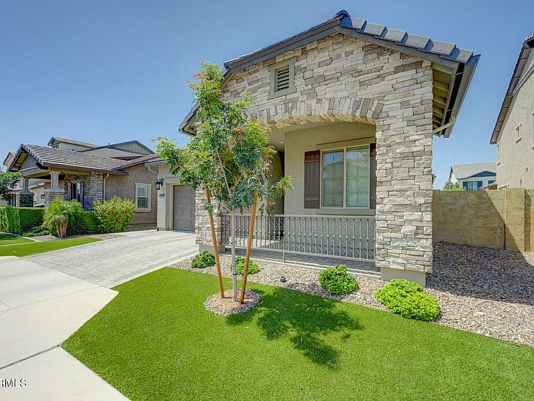 2082 E ORIOLE Drive photo 2