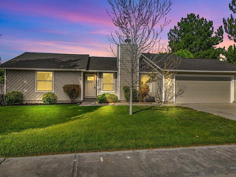 300 Meadowbrook Dr photo 1