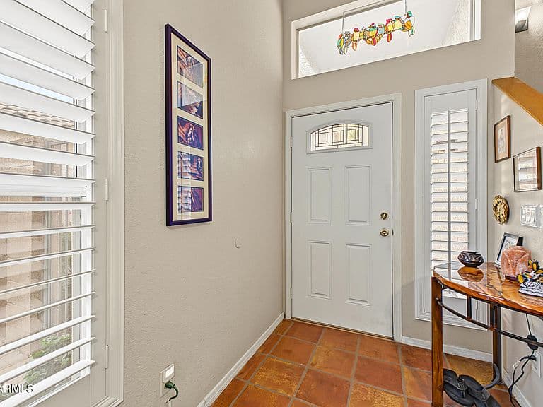 2910 E WOODLAND Drive photo 3