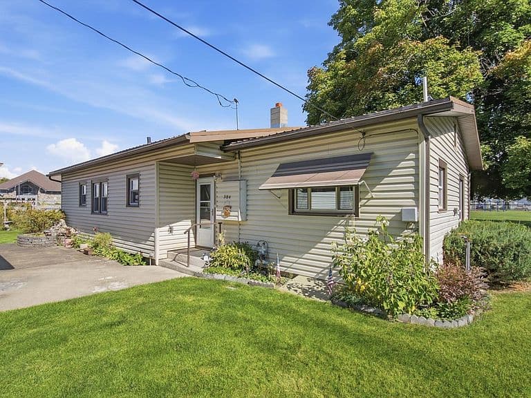 384 4th Ave photo 5