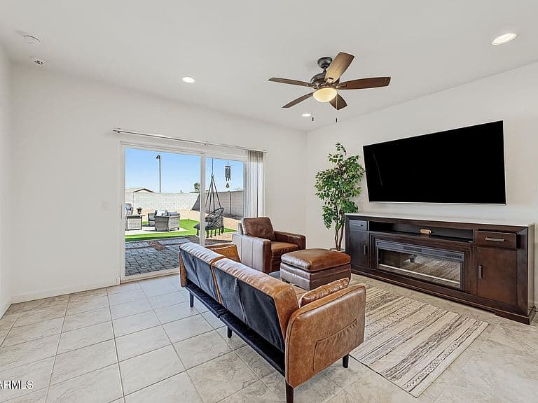 38080 W AMALFI Avenue photo 4