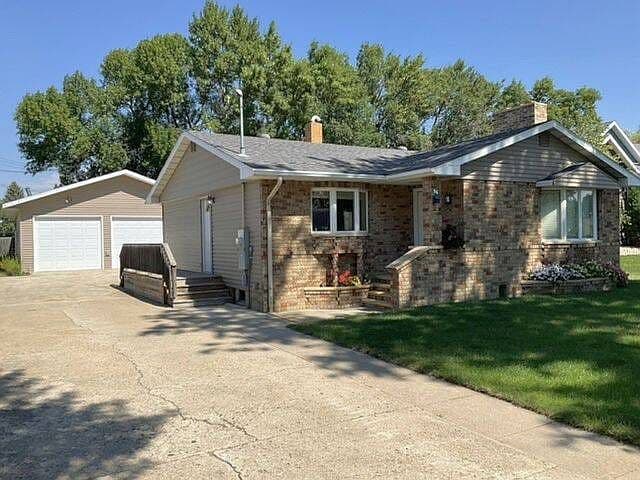609 3rd St SE photo 1