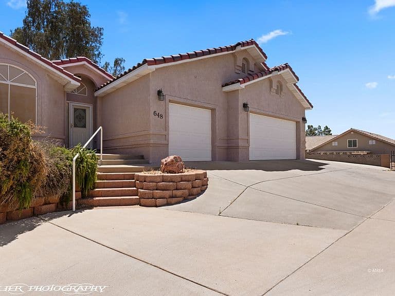 648 Valley View Dr photo 4