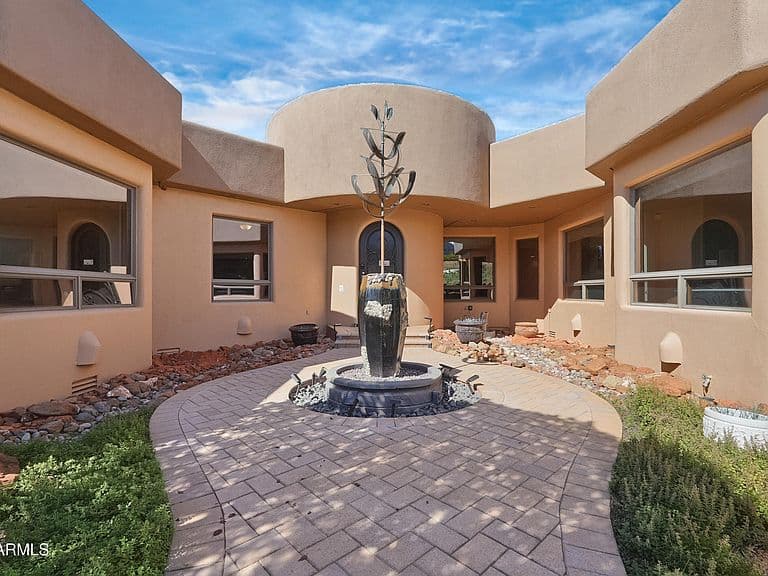 25 VERITAS Drive photo 3