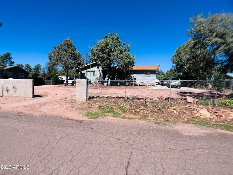 308 E JUNIPER Street photo 3