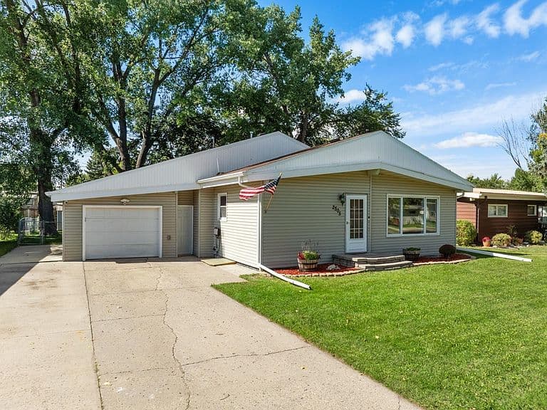 2505 Skyline Dr NW photo 1