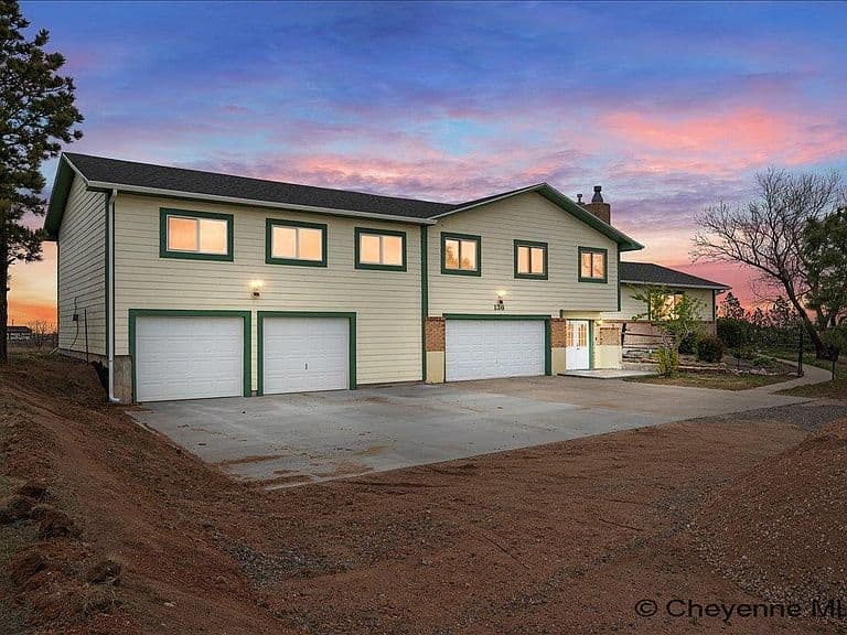 136 E David St photo 1