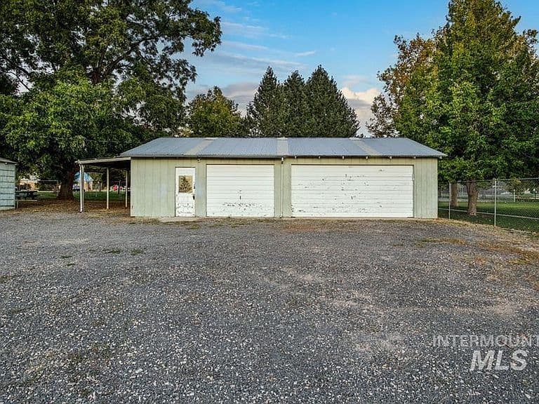 5523 W Targee St photo 4
