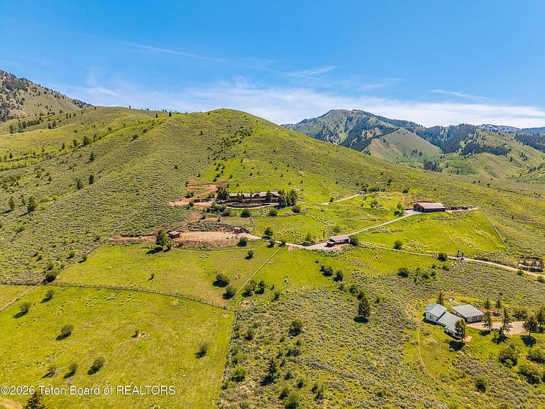 2490 E La Bonte Rd photo 3