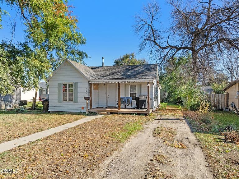 928 1st Ave W photo 2