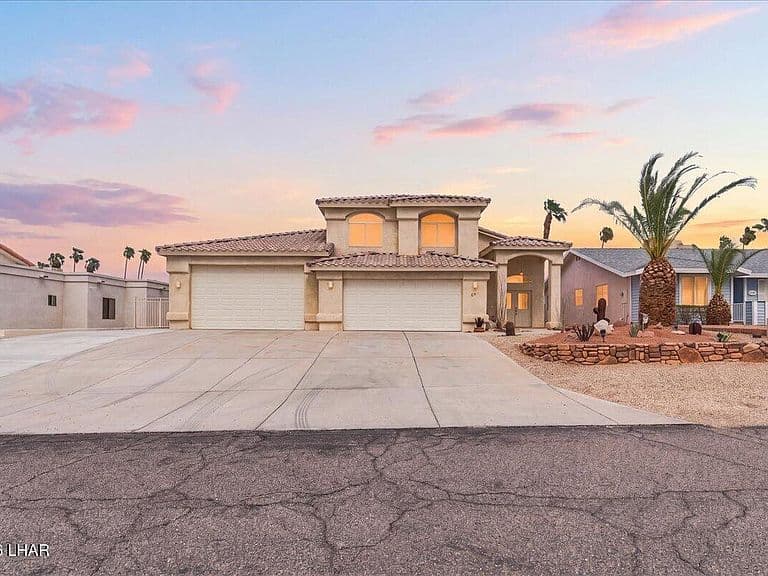 680 Avenida Laredo photo 1