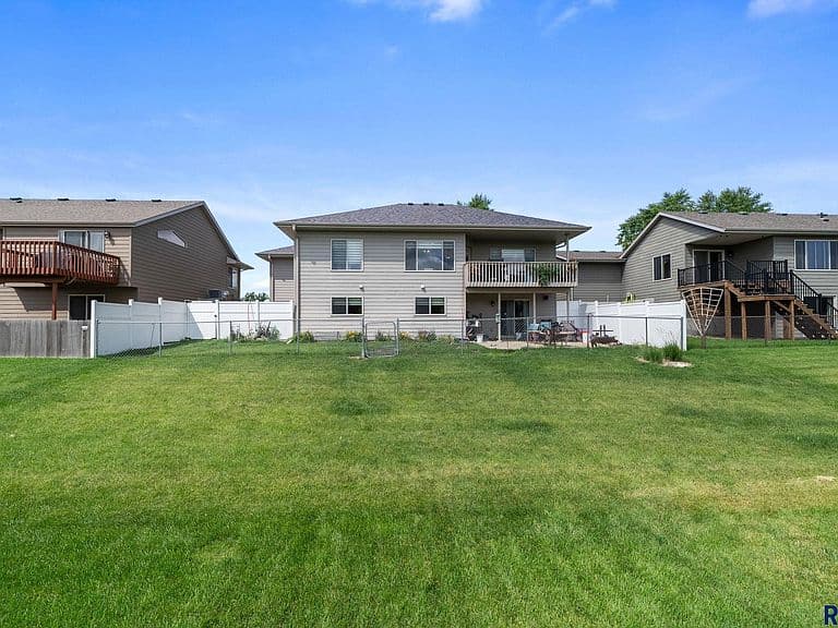 2512 S Lancaster Dr photo 3