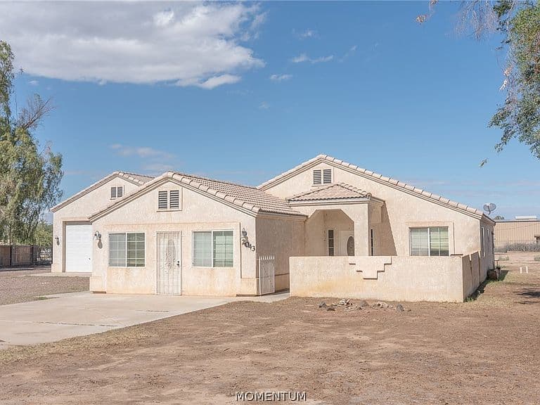 2043 E Pescador Drive photo 2