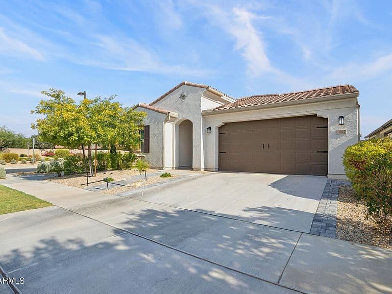 9947 E THORNBUSH Avenue photo 2