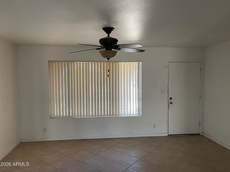 718 W STRAFORD Drive photo 4