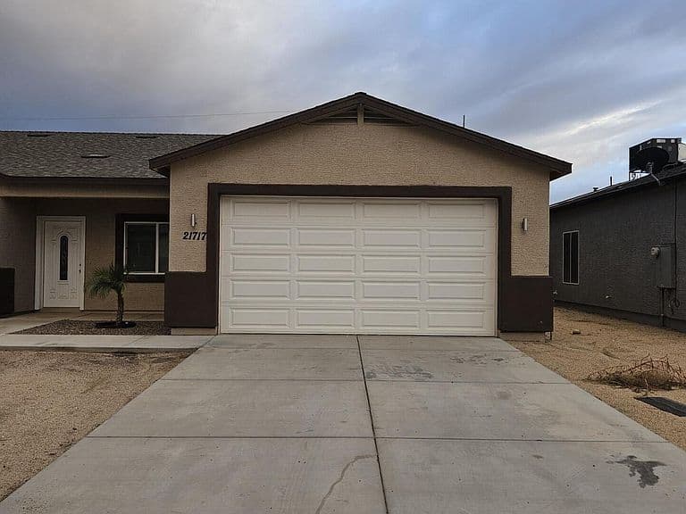 21717 W LAURA Street photo 5