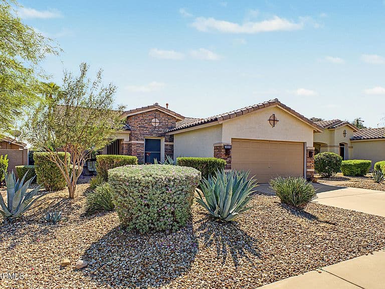 18379 W CAPISTRANO Avenue photo 3