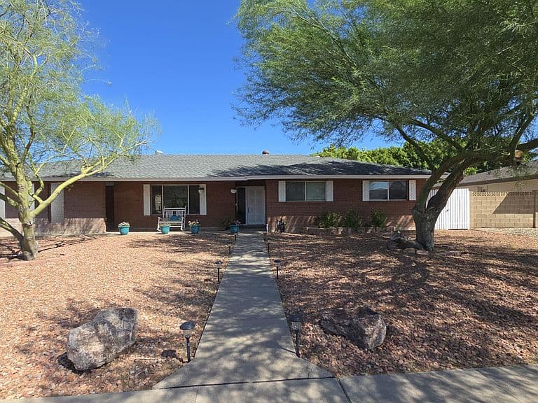 1746 E GREENWAY Street photo 1
