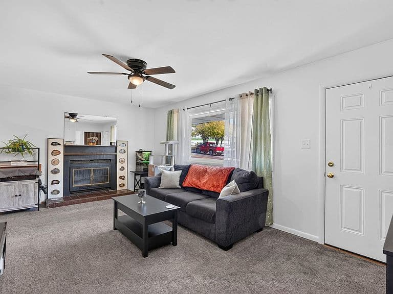 637 Franklin Ave photo 4