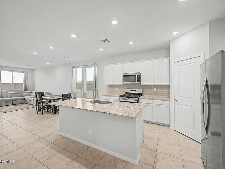 35540 W LA PAZ Street photo 2