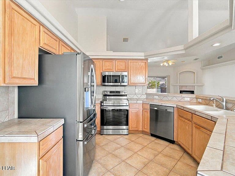 3908 Montezuma Dr photo 2