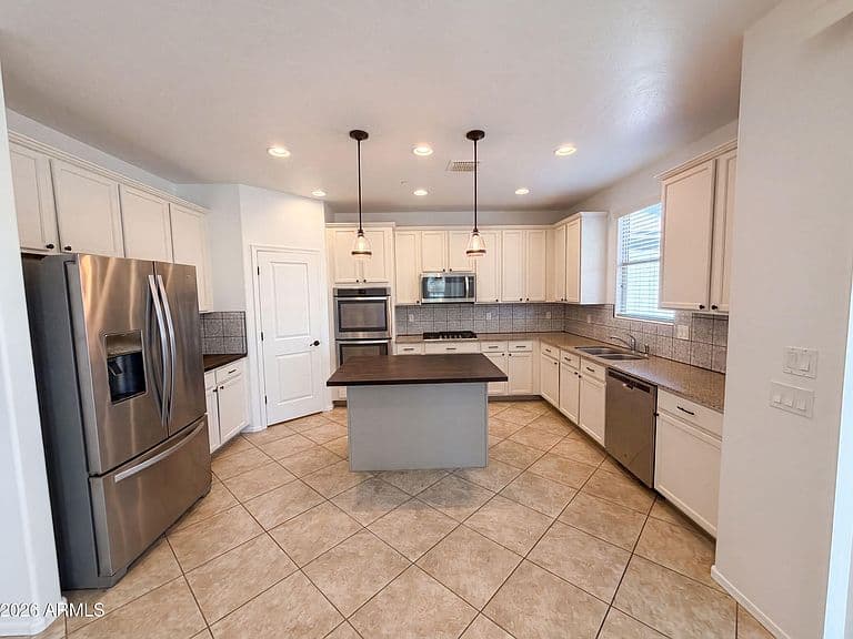 21276 W BERKELEY Road photo 2