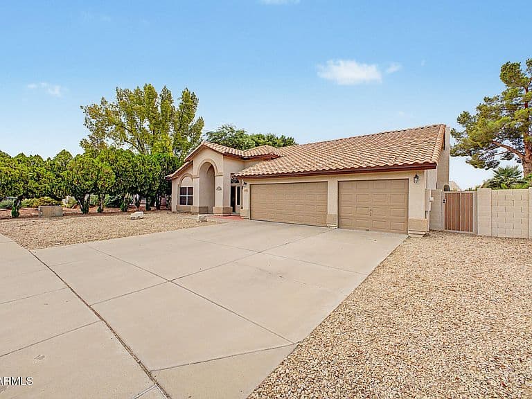 7639 W CROCUS Drive photo 5