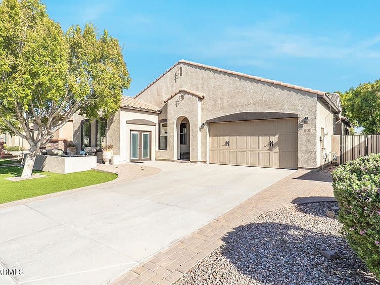 15353 W Westview Drive photo 1