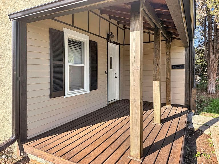 605 West Broadway photo 2