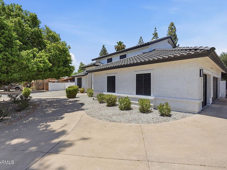 1454 E CALLE DE ARCOS -- photo 4