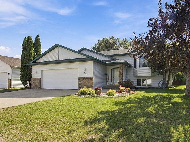1307 4th Ave E photo 1