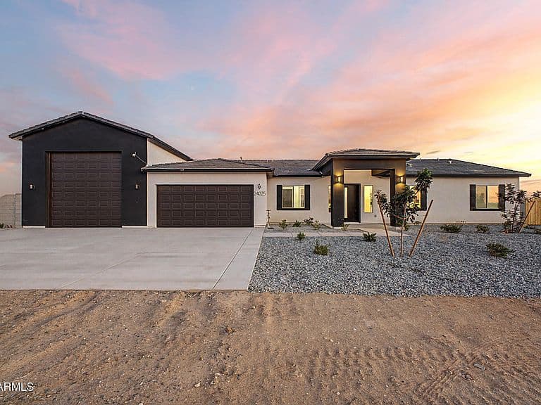 24025 W BEACON Lane photo 1