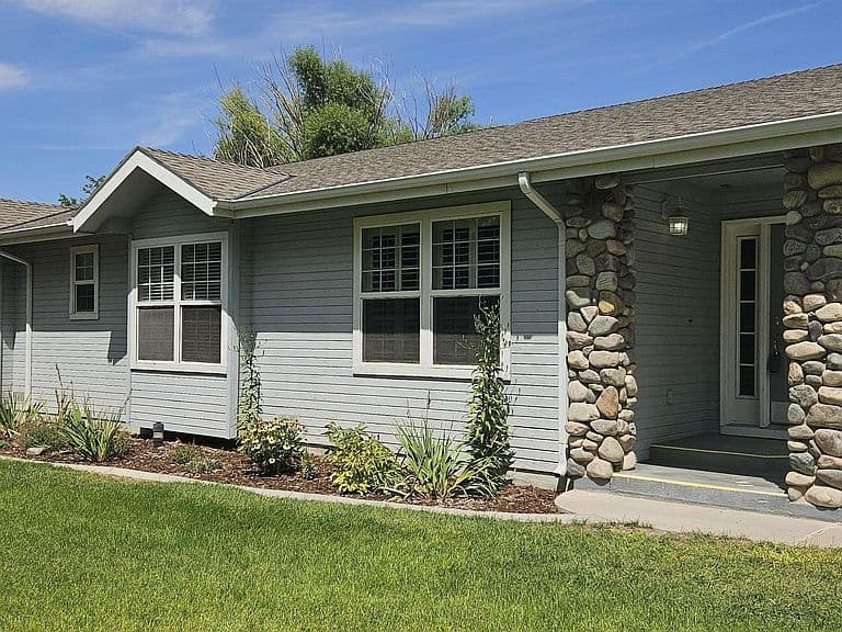 1741 Pomerelle Dr photo 2