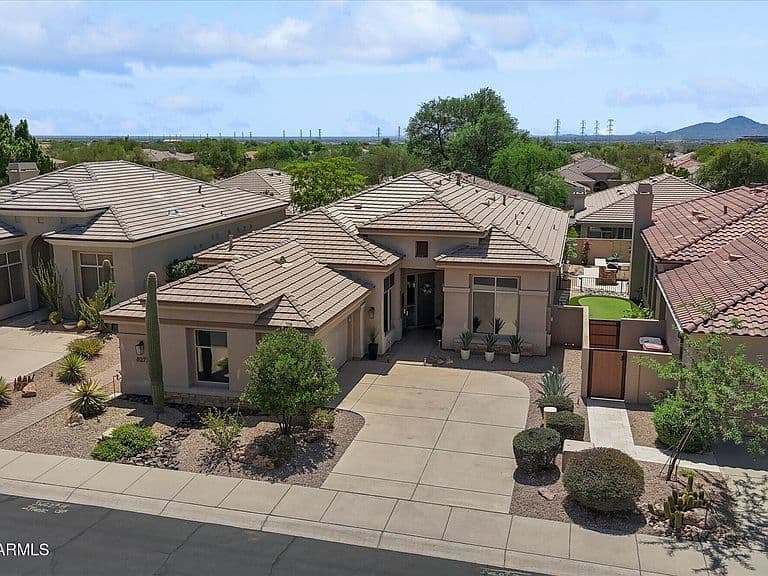 8273 E HOVERLAND Road photo 1