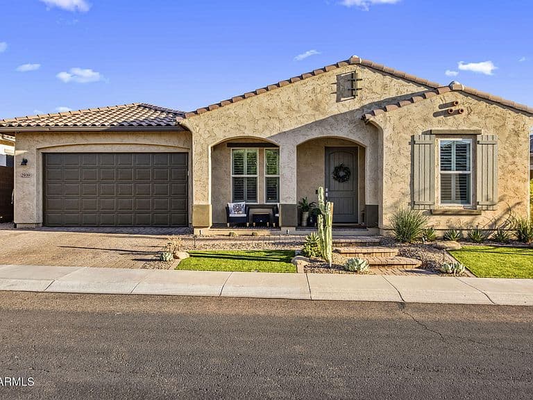 2939 E CREST Lane photo 3